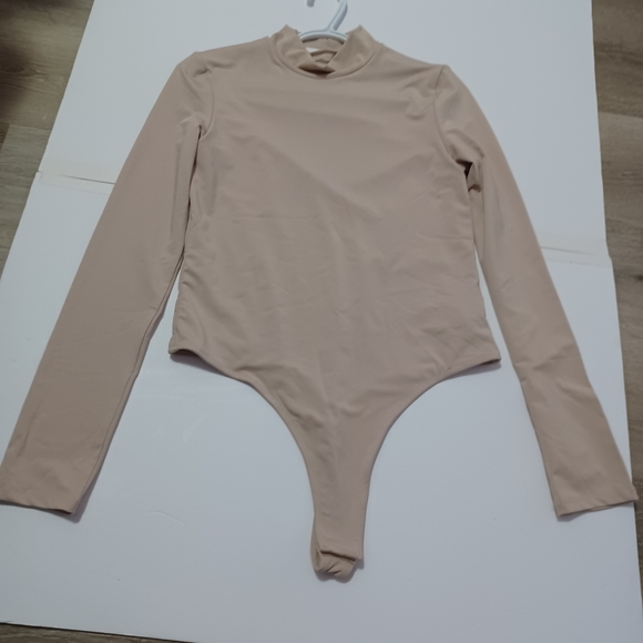 Ladies pin under top - Picture 4 of 4